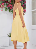 Robe trapèze nœud devant BLACK-COAT - vue arrière dévoilant la coupe impeccable, le tombé gracieux de la ligne A, et l'élégance romantique de cette pièce essentielle pour garde-robe féminine
