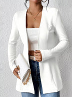 Blazer un bouton manches longues - vue de face style minimaliste élégant et coupe professionnelle épurée
