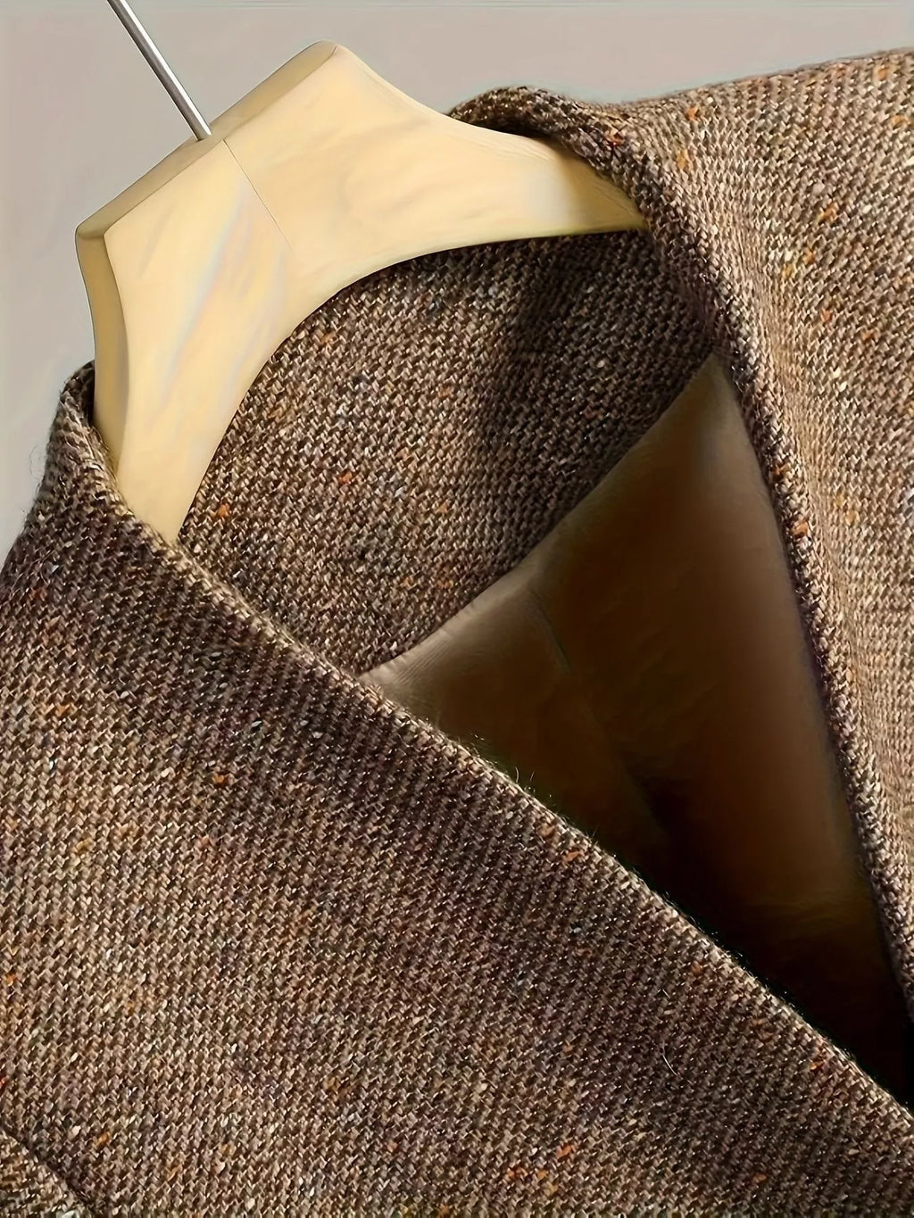 Veste blazer un bouton romantique - vue complète montrant l'élégance florale et le style sophistiqué unique
