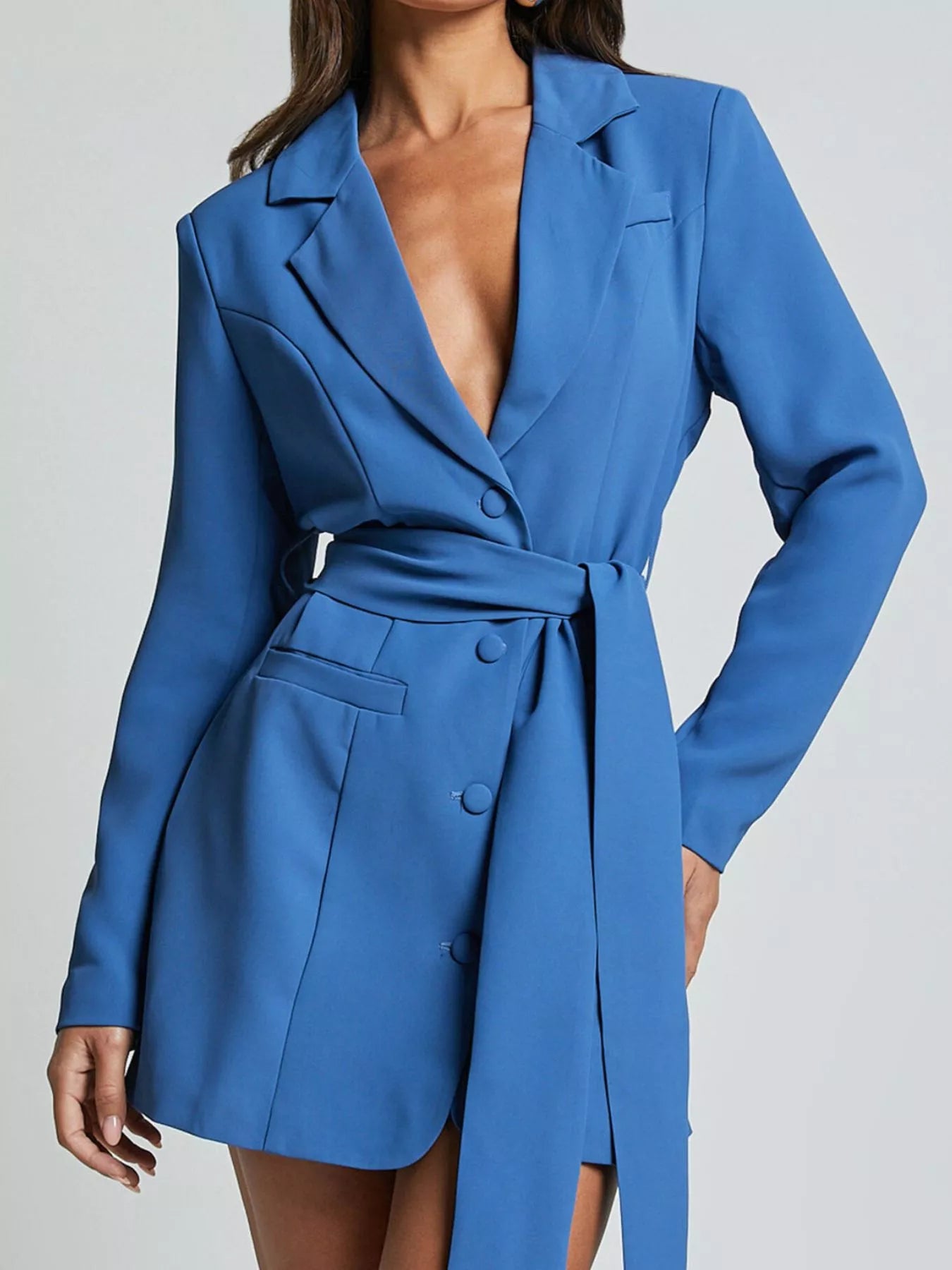 Veste blazer ceinture taille - vue latérale montrant la silhouette cintrée et le style sophistiqué féminin
