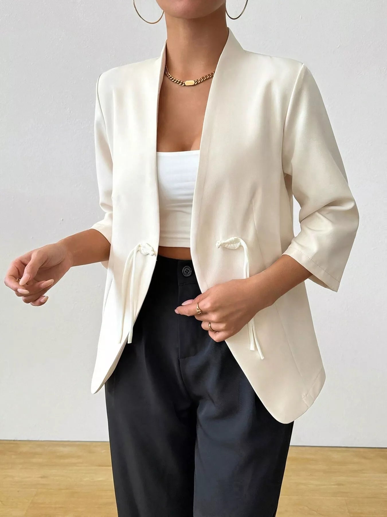 Blazer manches trois-quarts détail noué - vue de face style moderne et coupe professionnelle décontractée chic
