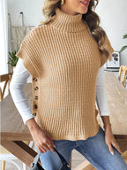 ✨ Gilet pull col roulé boutons décoratifs latéraux BLACK-COAT - vue de face montrant le col roulé élégant, les boutons latéraux sophistiqués et le style gilet sans manches parfait pour superposer 💫
