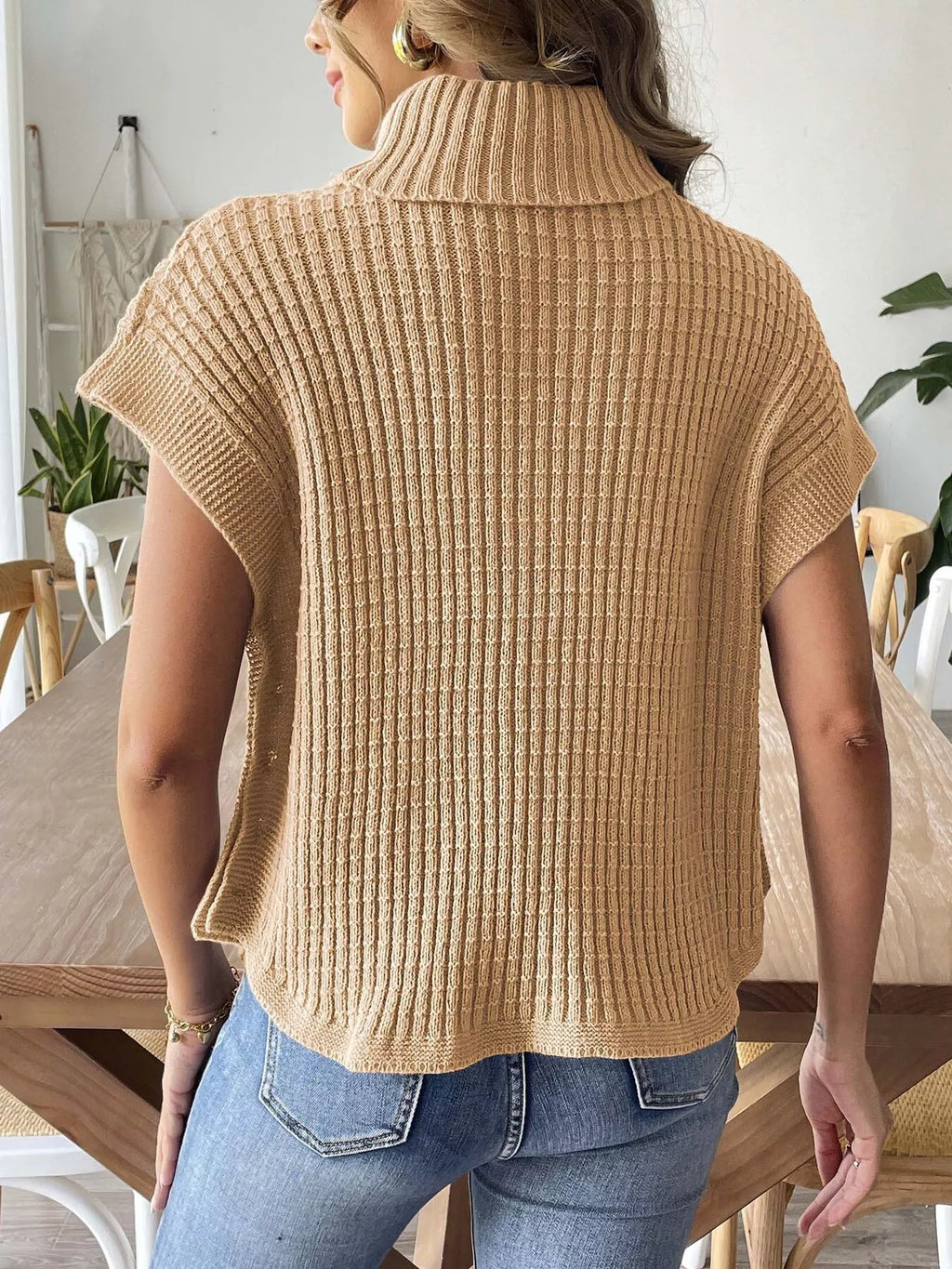 💎 Gilet col roulé boutons décoratifs BLACK-COAT - vue complète montrant l'ajustement taille unique confortable, le style chic moderne et l'élégance des boutons latéraux ✨
