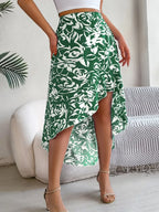 Jupe asymétrique imprimée taille haute BLACK-COAT vue de face - silhouette statement avec ourlet haut-bas dynamique, imprimé captivant, taille haute flatteuse avec élastique extensible, tissu opaque polyester fluide - la pièce audacieuse qui transforme chaque apparition en moment mémorable avec élégance accessible
