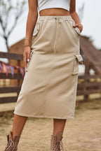 Jupe midi denim extensible BLACK-COAT vue de face - silhouette chic avec taille à cordon ajustable, fentes latérales élégantes et poches fonctionnelles - tissu stretch rayonne-polyester qui épouse les courbes avec grâce - longueur midi flatteuse pour un style casual raffiné accessible
