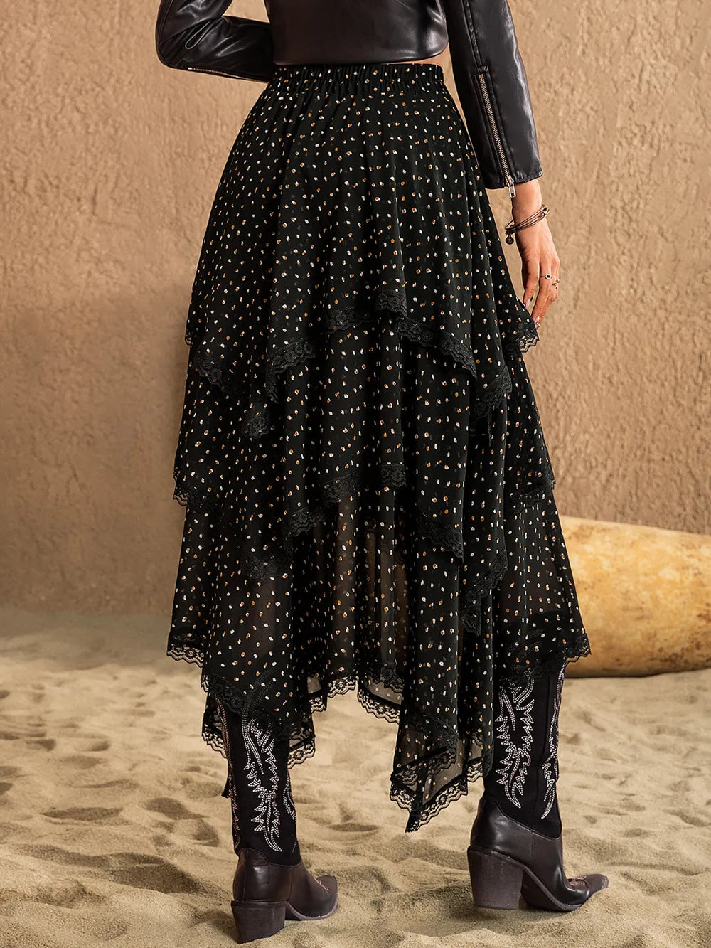 Vue arrière de la jupe midi romantique à volants BLACK-COAT - admirez la cascade de volants superposés qui créent profondeur et texture, la taille élastique confort invisible, la longueur midi gracieuse - la pièce qui vous enveloppe de féminité sophistiquée du casual aux événements spéciaux
