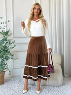  "💃 Gros plan sur la texture velours luxueuse et les détails des volants étagés, finitions élégantes et qualité premium"