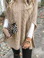 💎 Poncho col roulé torsadé épais BLACK-COAT - vue complète montrant l'ajustement ample confortable, le style cosy-chic spectaculaire et la chaleur enveloppante de ce poncho chunky cable-knit ✨
