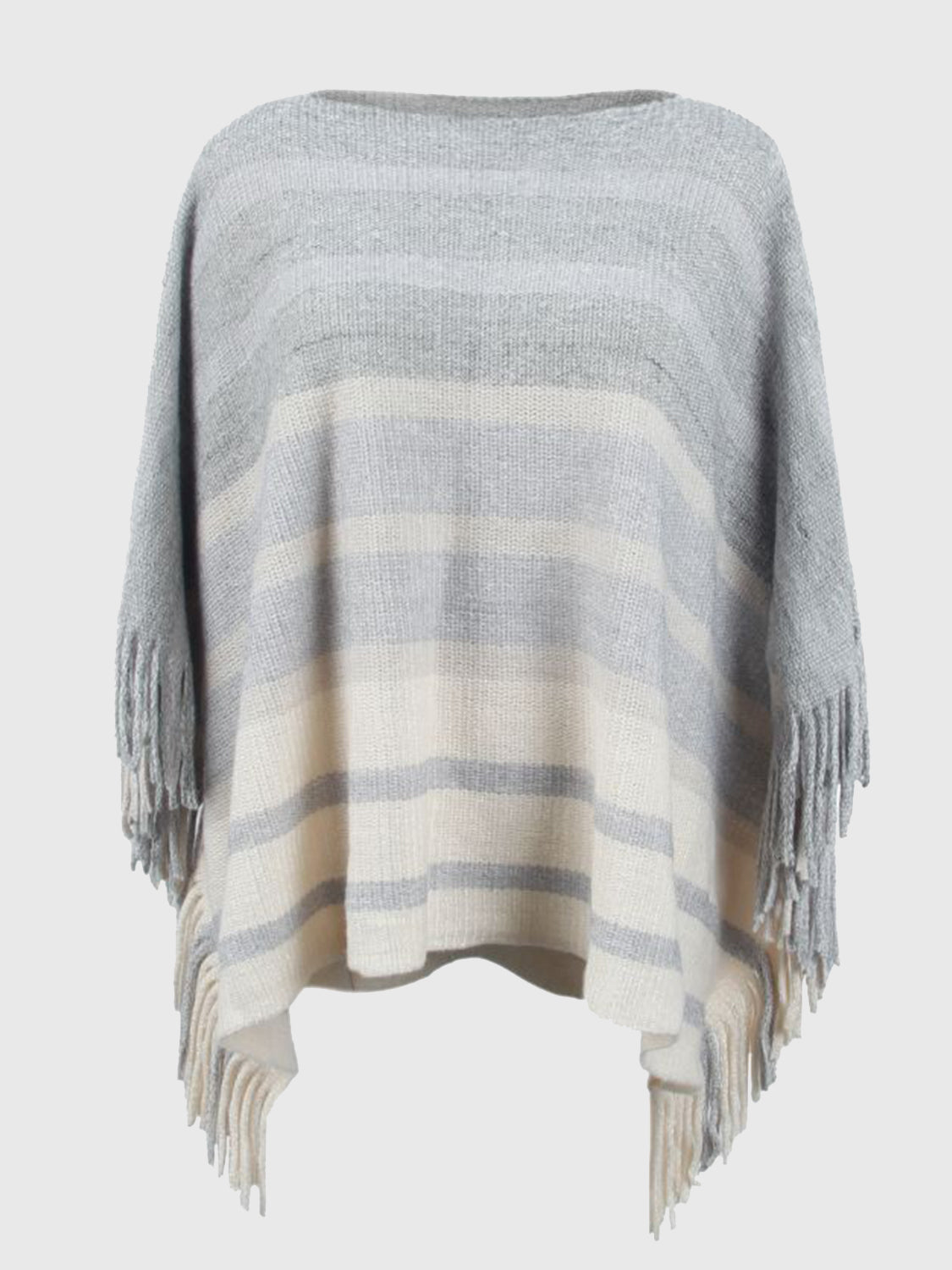 Vue complète poncho rayé encolure bateau avec franges, ensemble montrant le motif rayures horizontales multicolores, encolure bateau large, silhouette ample et franges décoratives, style nautique bohème

