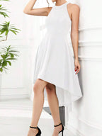 Robe asymétrique Black-Coat sans manches - vue de profil révélant l'ourlet high-low dramatique, plus court devant et plus long derrière pour un style élégant à prix doux
