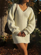 Robe pull tricot BLACK-COAT - vue de profil révélant la coupe pull féminine, le tombé élégant du tricot de qualité, les manches longues confortables et le style cosy-chic idéal pour les journées fraîches
