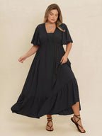  Robe Maxi Boho à Volants Black-Coat noire grande taille - vue de profil dévoilant les manches papillon et la coupe bohème flatteuse