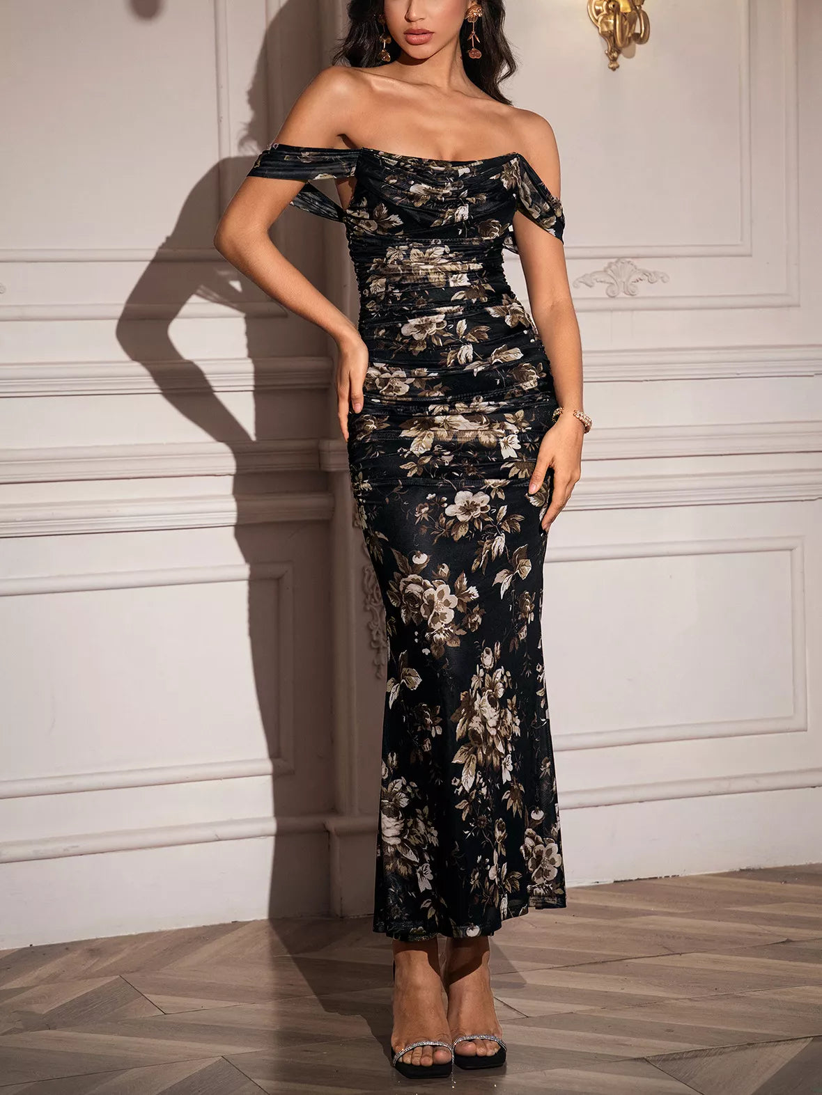 🌟 Robe sirène florale froncée BLACK-COAT - gros plan détaillé sur les motifs floraux délicats, les fronces (ruching) stratégiquement placées et la qualité du tissu polyester-élasthanne qui assure un tombé impeccable ✨
