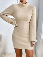 Robe pull col roulé tricot côtelé - gros plan sur la texture côtelée luxueuse créant dimension visuelle et effet sculptant, et le col roulé classique intemporel ajoutant sophistication - BLACK-COAT