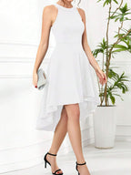 Robe élégante sans manches à ourlet asymétrique high-low - vue de face montrant la silhouette flatteuse et la longueur asymétrique sophistiquée, collection Black-Coat mode féminine accessible
