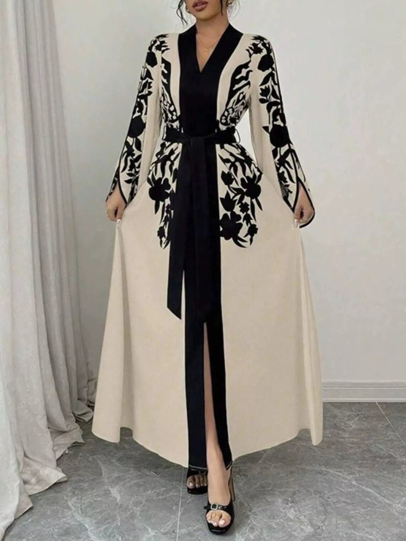 Robe maxi imprimée ceinture BLACK-COAT - vue de profil révélant la silhouette bohème féminine, le tombé gracieux du coton premium, la ceinture ajustable et le style estival intemporel parfait pour vacances et événements
