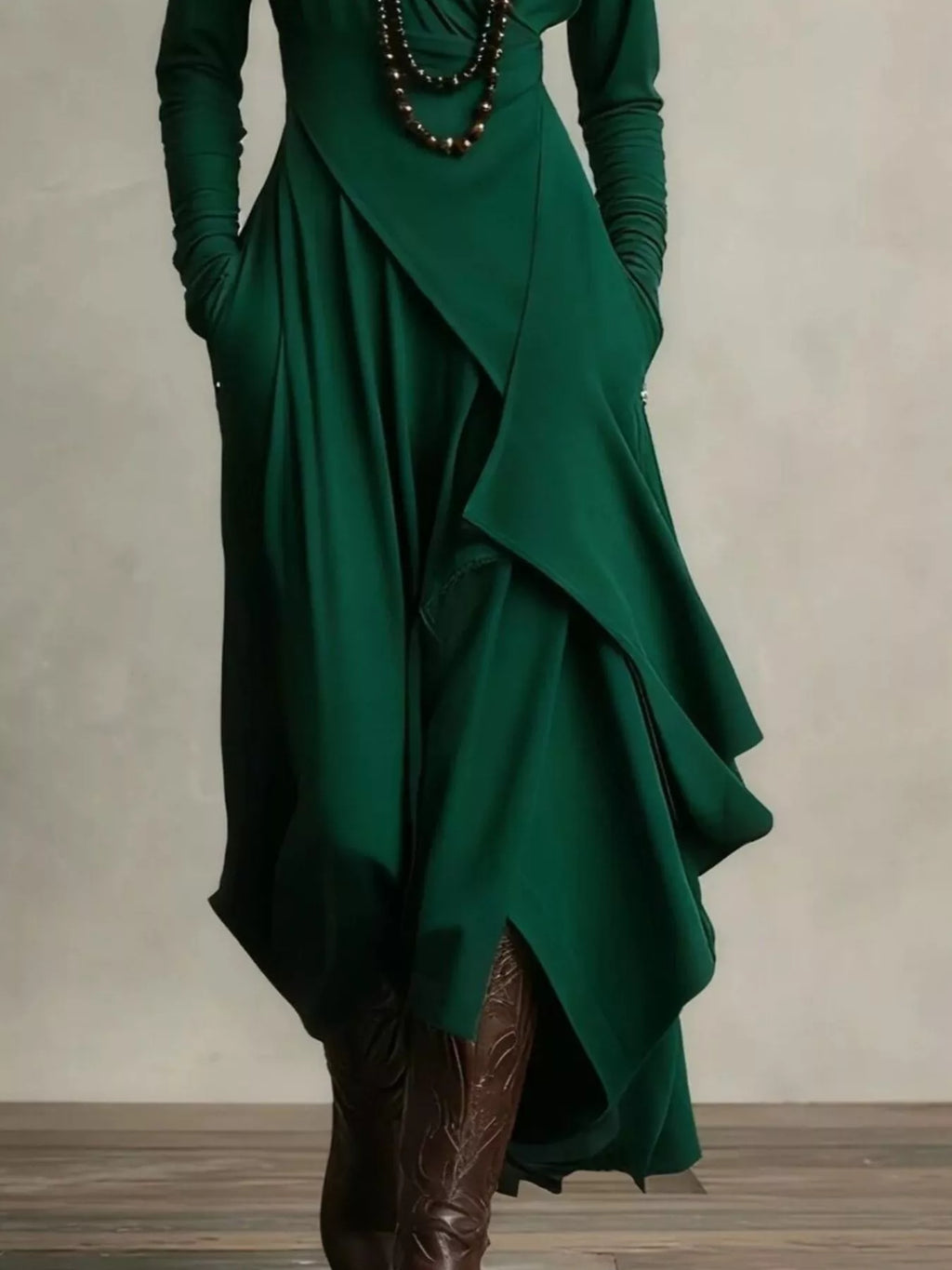 Robe col roulé avec poches fonctionnelles - gros plan sur les poches pratiques et stylées intégrées harmonieusement dans le design