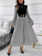 Vue complète face robe trapèze pied-de-poule col montant, ensemble montrant le col mock neck haut, l'imprimé houndstooth noir et blanc, la silhouette A-line midi, style sophistiqué vintage
