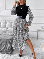 Vue trois-quarts robe trapèze pied-de-poule col montant, angle montrant le col mock neck, le motif houndstooth classique et la jupe évasée A-line, élégance intemporelle

