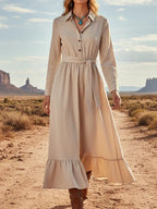 Robe longue maxi avec ceinture à nouer à la taille et détails volants romantiques, longueur maxi fluide, ceinture ajustable nouée, volants décoratifs, vue de face montrant la silhouette féminine élégante
