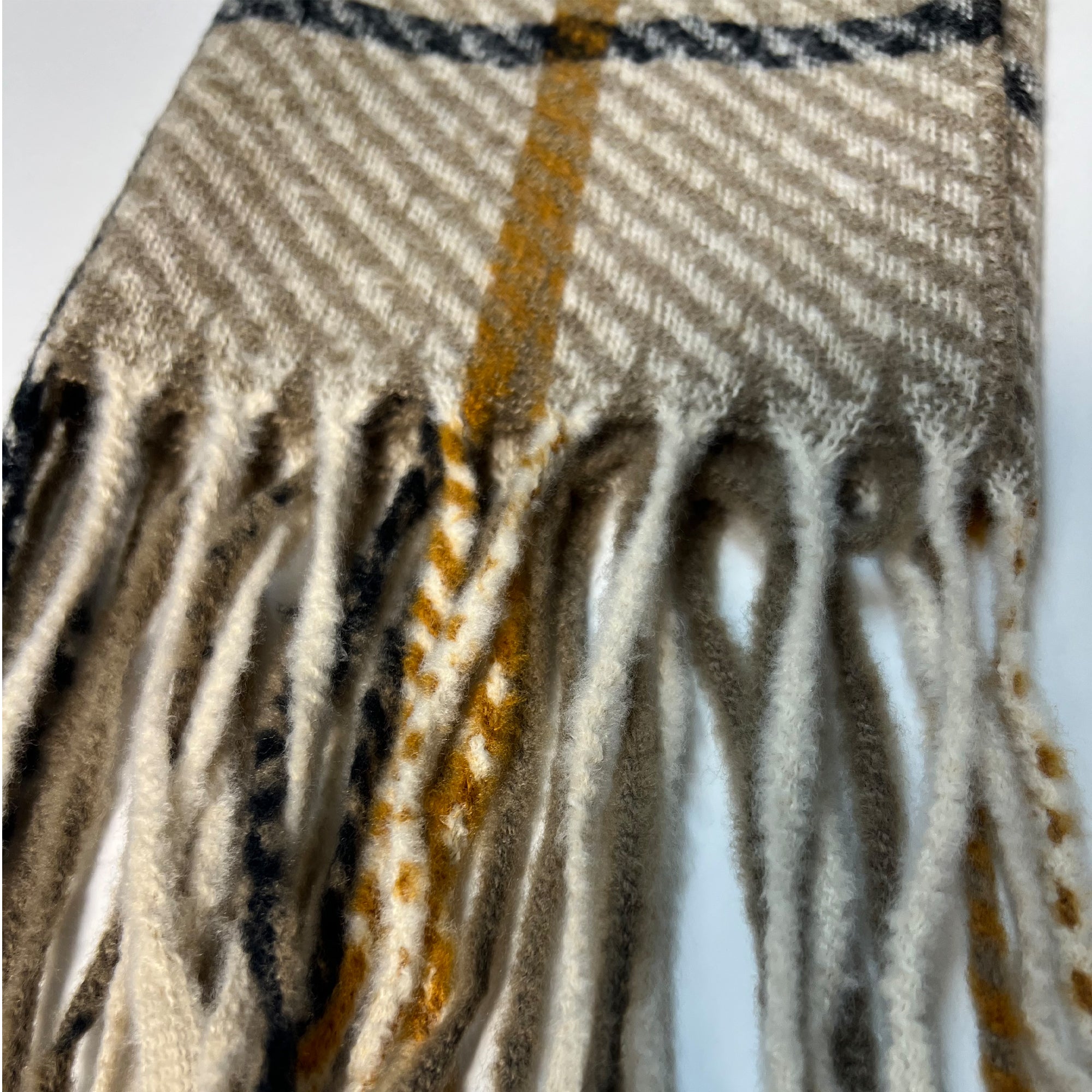 "Foulard hiver surdimensionné beige vue complète"