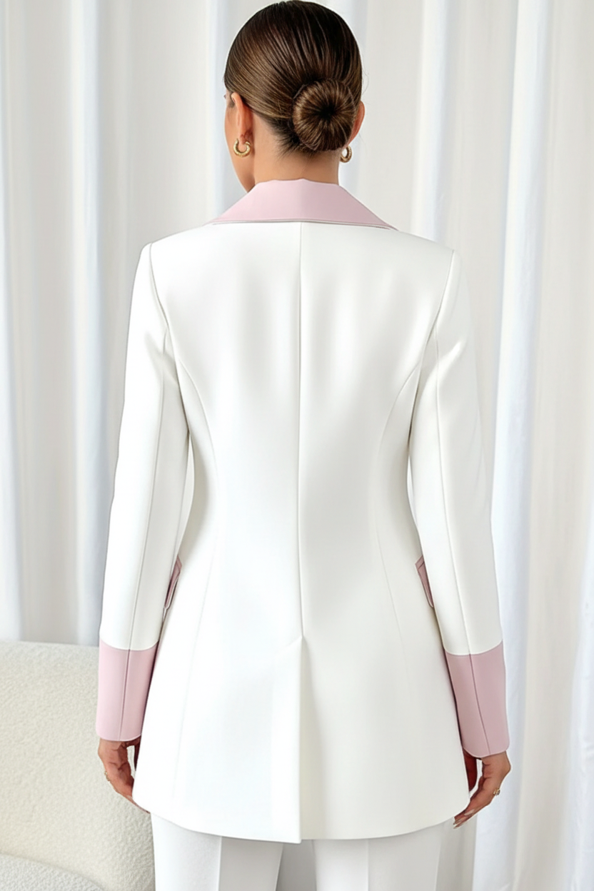 Blazer blanc double boutonnage vue de dos montrant la coupe longue élégante, les finitions soignées et le style raffiné intemporel - BLACK-COAT