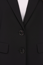 Blazer col revers manches retroussables noir veste élégante femme - détail rapproché de la fermeture boutonnée raffinée, construction des boutons, finitions qualité, tailleur professionnel soigné - BLACK-COAT