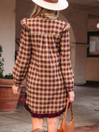 Robe chemise mini Black-Coat à motif tartan - vue arrière dévoilant l'ourlet à volants patchwork et la longueur mini tendance pour un look féminin élégant
