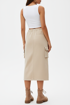 Jupe cargo beige mi-longue avec multiples poches latérales et cordon de serrage - vue de dos montrant la coupe ajustée et les finitions soignées - BLACK-COAT