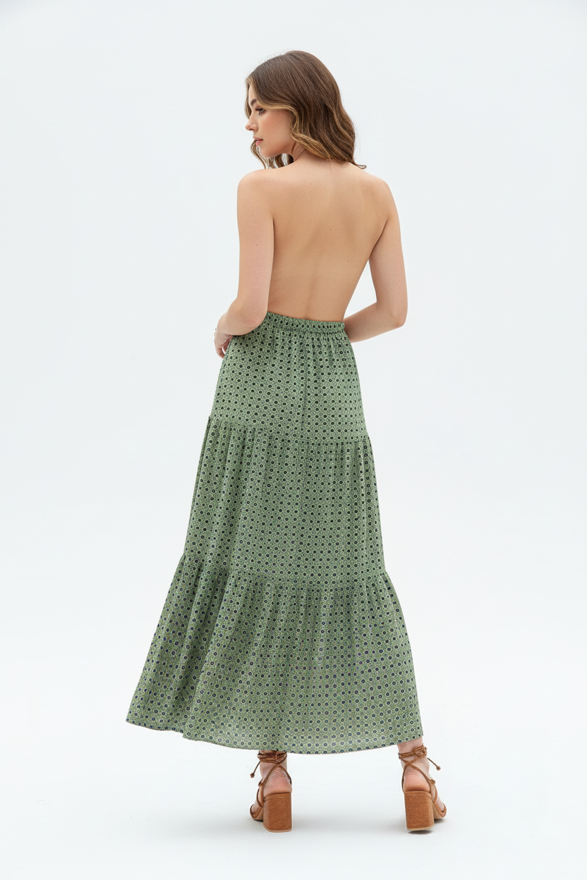 Jupe maxi bohème imprimée verte vue de dos montrant la longueur maxi élégante, les volants étagés et la finition soignée du cordon ajustable - BLACK-COAT