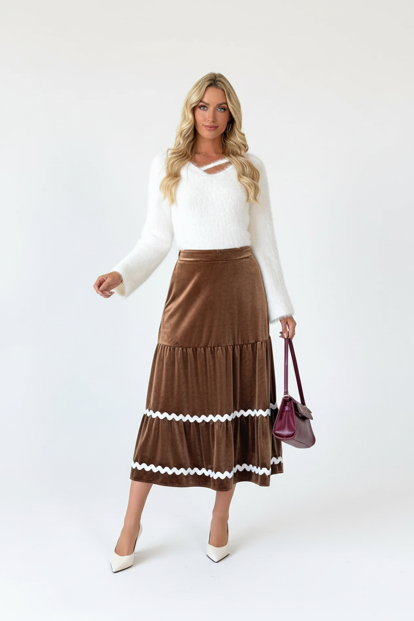 Jupe midi velours marron à volants étagés vue de face montrant les volants superposés luxueux, les détails de bordure blanche ondulée et la texture velours riche - BLACK-COAT