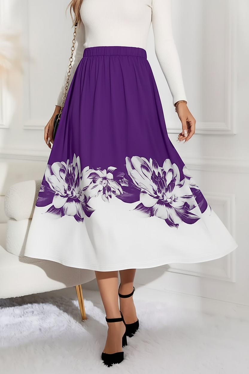  Jupe midi ligne A imprimé floral violette - gros plan du bas de jupe des cuisses aux mollets montrant bordure motif floral blanc en mouvement avec tissu violet et longueur midi élégante - BLACK-COAT
