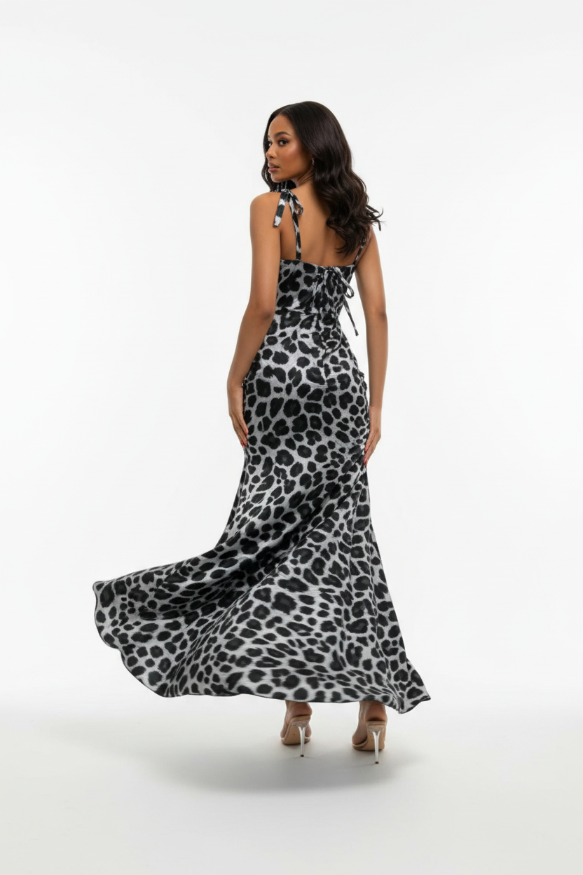 Robe maxi imprimé léopard Black-Coat - vue arrière complète montrant le dos de la robe, les bretelles nouées et la coupe ajustée pour une silhouette féminine sophistiquée

