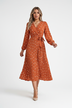 Robe midi à pois terracotta - vue de face montrant le motif pois intemporel, le nœud frontal ajustable à la taille, la jupe plissée structurée et la silhouette rétro-chic - BLACK-COAT