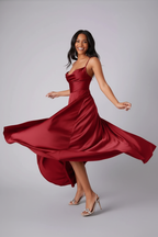 Robe Black-Coat en mouvement dynamique - mannequin en rotation montrant la fluidité du tissu et l'élégance du style, mode féminine sophistiquée à prix doux
