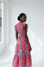  Détails dos de la Robe Bohème Imprimé Floral Black-Coat rose vif - montrant les volants étagés et la silhouette fluide