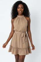  Robe Col Halter Ourlet Volants Black-Coat beige khaki - angle diagonal révélant la coupe A-line
