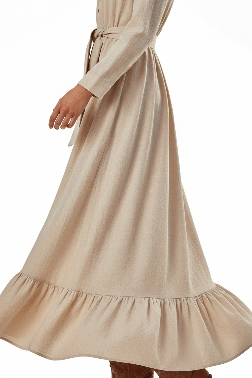 Robe longue ceinture à nouer avec volants kaki beige - détail rapproché de l'ourlet à volants romantique en bas, volants créant mouvement gracieux féminin, texture du tissu, drapé élégant - BLACK-COAT