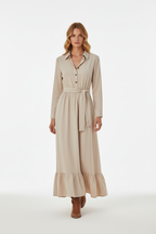  Robe longue ceinture à nouer avec volants kaki beige - vue de face montrant la ceinture ajustable à nouer marquant la taille, ourlet à volants romantique féminin, manches longues élégantes avec boutons, longueur maxi fluide, élégance romantique - BLACK-COAT