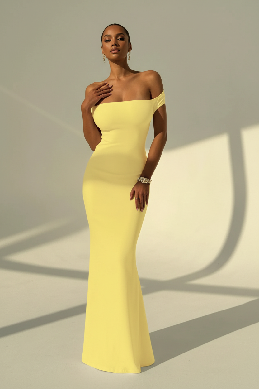 Robe longue sirène jaune épaules dénudées vue de face montrant le décolleté off-shoulder élégant, la coupe bodycon moulante ajustée et la silhouette sirène sophistiquée pour soirées glamour - BLACK-COAT