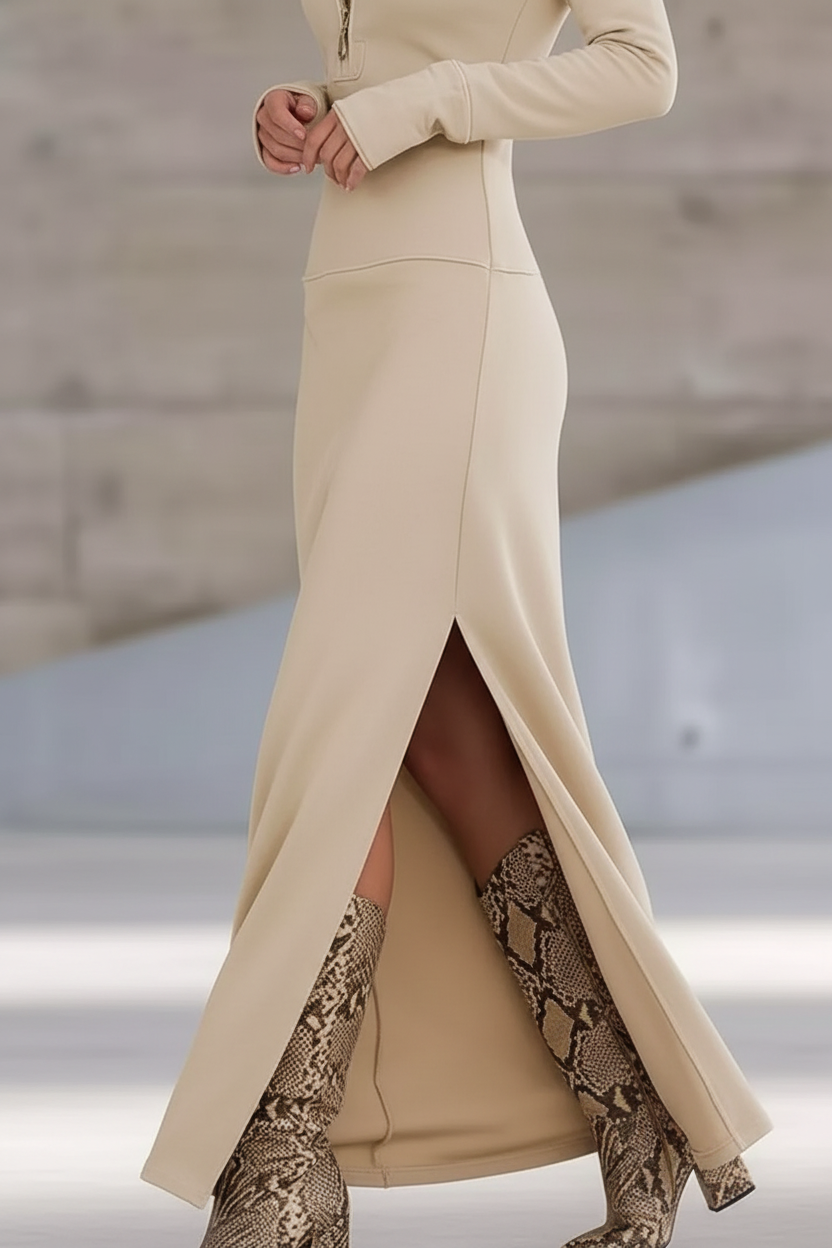 Gros plan fente latérale : Robe maxi beige avec fente latérale élégante - gros plan détaillé sur la fente latérale sophistiquée permettant liberté de mouvement tout en ajoutant dimension élégante au design, révélant les finitions soignées et la qualité premium de la confection - BLACK-COAT