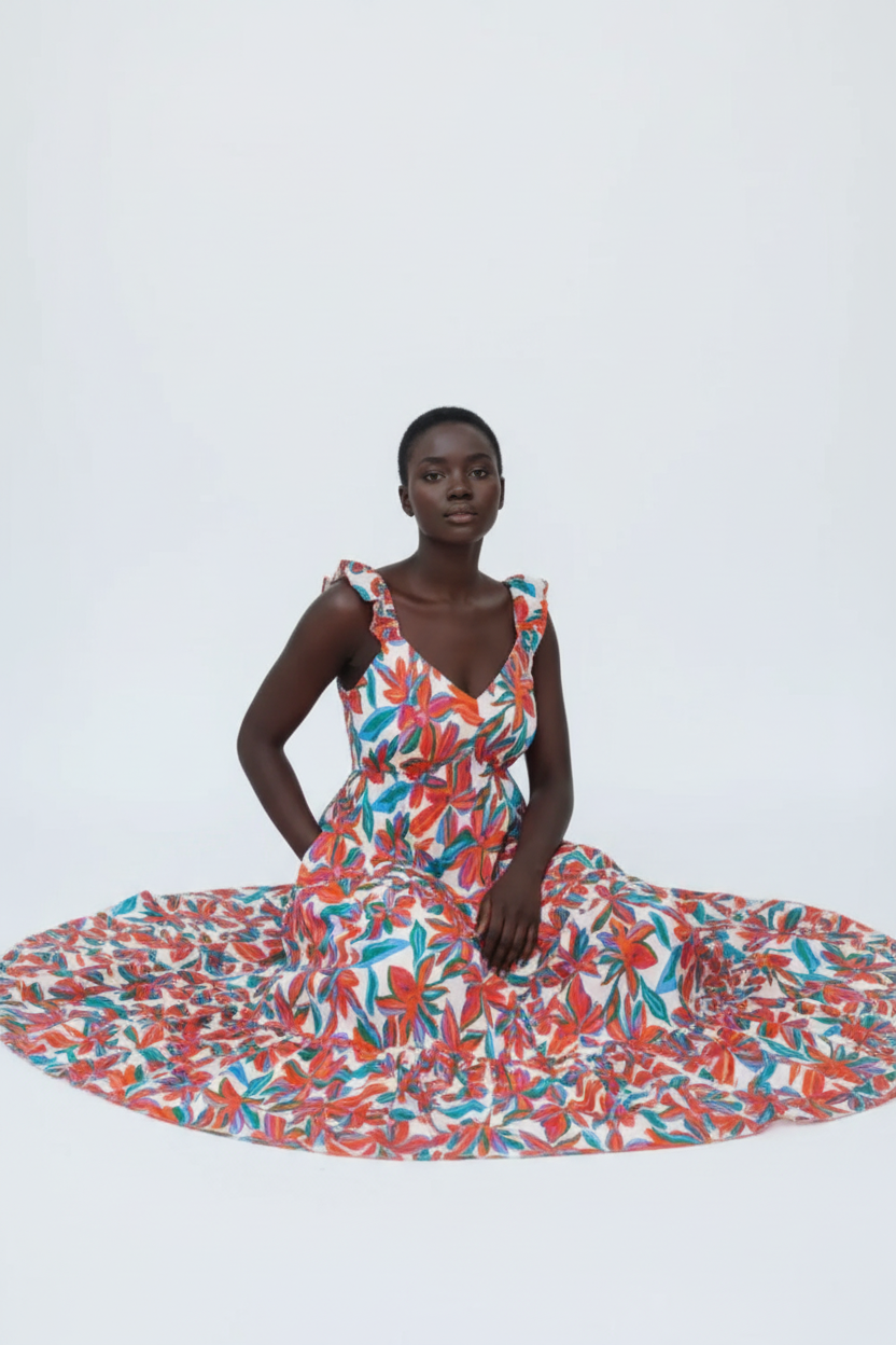  Robe Maxi Imprimé Floral Black-Coat multicolore - pose assise montrant le drapé élégant et le confort