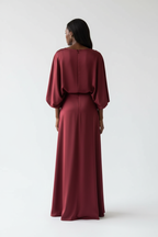  Détails dos de la Robe Maxi Manches Chauve-Souris Black-Coat bordeaux - montrant la silhouette sophistiquée et la longueur maxi