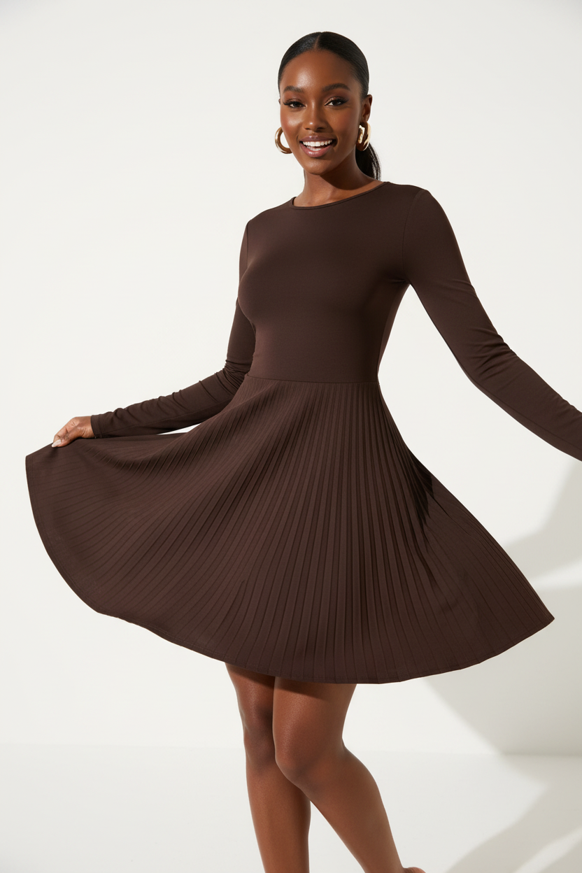  Robe Mini Col Rond à Manches Longues Black-Coat marron - angle diagonal révélant les plis de la jupe et la coupe sophistiquée