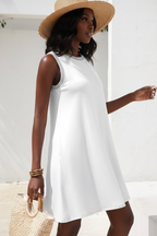  Robe Mini Fluide Sans Manches Black-Coat blanche - vue de profil dévoilant la silhouette en A et la longueur mini flatteuse