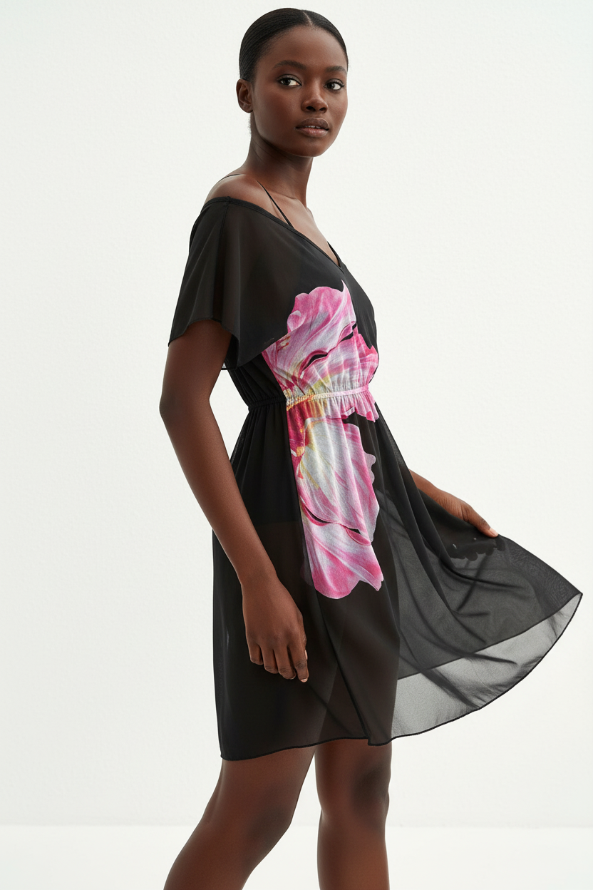  Robe Mini Imprimée Black-Coat fleur rose - vue de profil dévoilant la silhouette élégante et l'imprimé floral dramatique