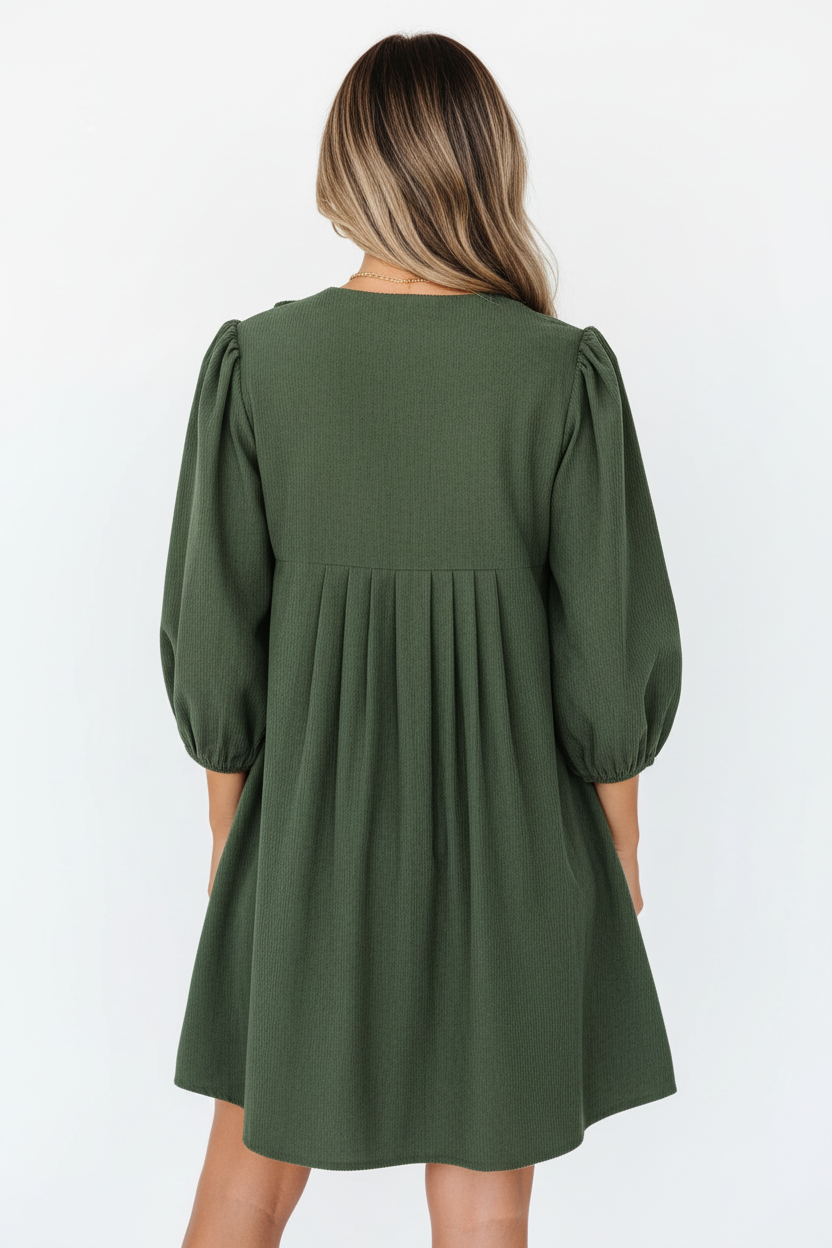 Robe mini velours côtelé plissé vert mousse manches bracelet détails festonnés - vue arrière montrant le design dos, texture plissée visible depuis l'arrière, manches bracelet, finition soignée du velours côtelé - BLACK-COAT