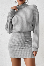  Robe pull mini moulante col roulé côtelée Black-Coat - détail rapproché du col roulé cosy et de la texture côtelée 