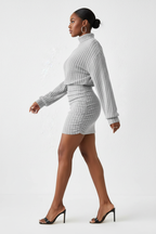  Robe pull mini moulante col roulé côtelée Black-Coat - vue de profil révélant la silhouette sculptante et les côtes verticales