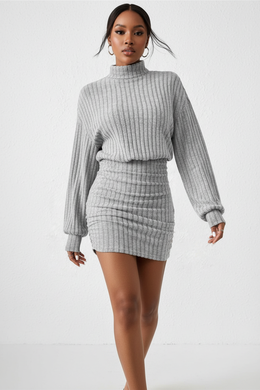  Robe pull mini moulante col roulé côtelée Black-Coat - vue diagonale en mouvement illustrant l’élégance minimaliste